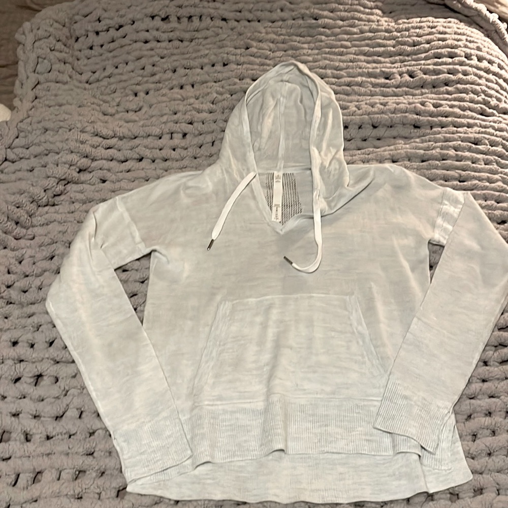 Lululemon, light cotton sky, blue pull over